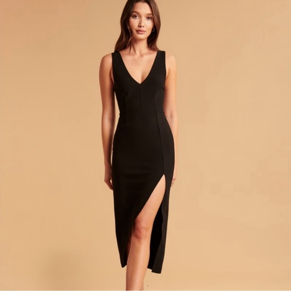 Abercrombie & Fitch Dresses & Skirts - Abercrombie Black Crepe V-Neck Dress